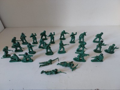 Lot 25 figurine soldati de plastic verde, fara stanta, cca 5cm inaltime foto