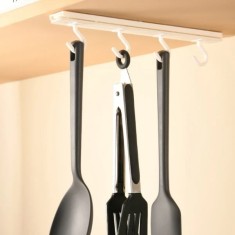 Suport autoadeviz pentru ustensile bucatarie, retractabil, cu 4 carlige, dimensiuni 26.4 x 4.6 x 3 cm, din plastic, alb