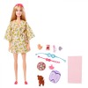Barbie Set Joaca Spa cu Accesorii, Papusa Blonda cu Catel, Halat &amp; Accesorii Spa
