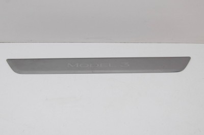 Ornament prag dreapta față TESLA MODEL 3 2018 OEM: 1504763-00-A 11756093 foto