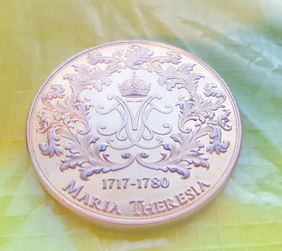 E596-Medalia MARIA TEREZIA 1718-1780 Familia Imperatoria monograma si coroana. foto