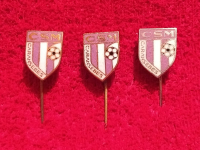 Lot 3 insigne fotbal - CSM CARANSEBES foto