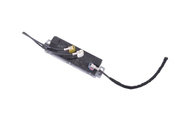 Amplificator de antena AUDI A5 8T3 2007 OEM: 8T0035225J | 12197819