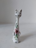 Pisica, figurina ceramica pictata manual cu floare, vintage, gat lung, 10cm inaltime