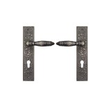 Manere cu sild pentru usi si porti metalice, crom antic, model floral turnat, interax 85 mm, lungime 250 mm, latime 50 mm