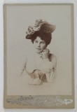 DOAMNA CU PALARIE , IN STUDIO , FOTO CABINET , AUTOR NEPRECIZAT , CCA. 1900