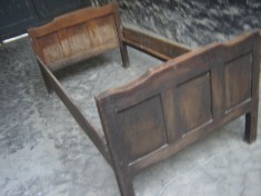 Pat vechi din lemn foto