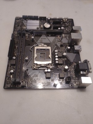placa de baza pc DEFECTA ASUS H310M-K , porneste nu afiseaza foto