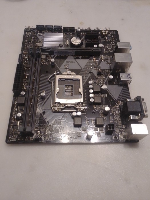 placa de baza pc DEFECTA ASUS H310M-K , porneste nu afiseaza