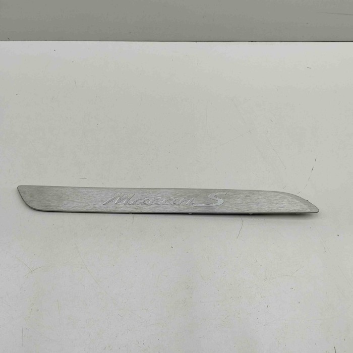 Ornament prag dreapta față PORSCHE MACAN DKN 2021 OEM: 95B853468AA
