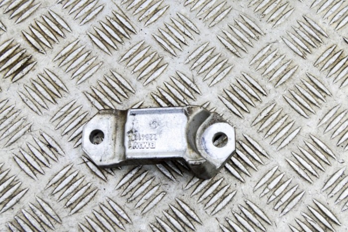 Suport stabilizator st&acirc;nga față BMW 6 Gran Coupe F06 2015 OEM: 2284110 17010287