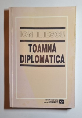 Toamnă diplomatică &amp;ndash; Aut. Ion Iliescu, Ed. Redacției Publicațiilor pentru Străinătate, 1995 foto