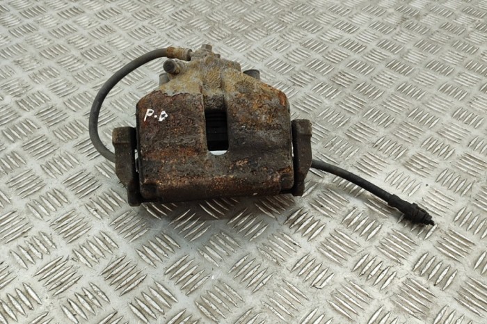 Etrier de fr&acirc;nă dreapta față VW PASSAT Variant B7 365 2012 OEM: 1K0615124E 30438162