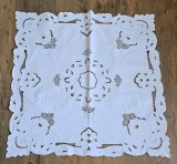 FATA DE MASA VINTAGE DIN BUMBAC CU MODEL PANGLICI, BRIDE SI BRODERIE SPARTA