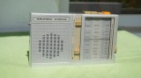 Radio vintage portabil GRUNDIG Hit Boy100 3 Band, 0-40 W, Analog