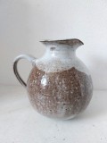 Vas ceramica cu toarta si cioc / ulcica / vaza, artist made, lucrata manual, semnata de autor (Citta / Sitta), 16cm inaltime