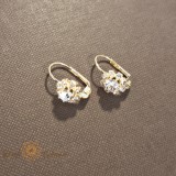 Cumpara ieftin Cercei clasici placati cu aur , decor floare cu cristal zirconia alb in centru