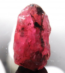 Rubin NATURAL rosu inchis cristal BRUT 4,860 ct. - extras din mina - netratat foto