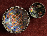 Doua vase din ceramica turceasca emailate si decorate cu motive florale