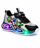 Cumpara ieftin Adidasi cu lumini LED pentru baieti, Cosmonaut, Piele ecologica, Multicolor