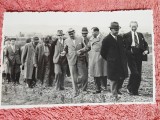 Fotografie tip carte postala, ministrul V. Nitescu in vizita de lucru, 1933