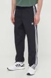 adidas Originals pantaloni Adicolor Woven Firebird bărbați, culoarea negru, cu model, IT2501