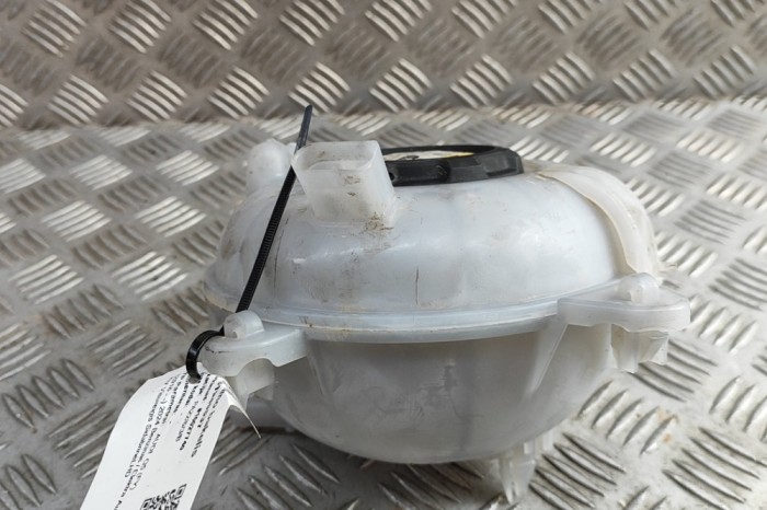 Vas de expansiune AUDI Q5 FY 2024 OEM: 5Q0121407AA | 31945537
