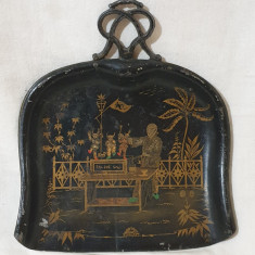 Obiect vechi de colectie decor anii 1920 - gen faras metal cu motive japoneze