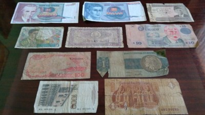 10 bancnote rupte, uzate, cu defecte (cele din imagine) #9 foto
