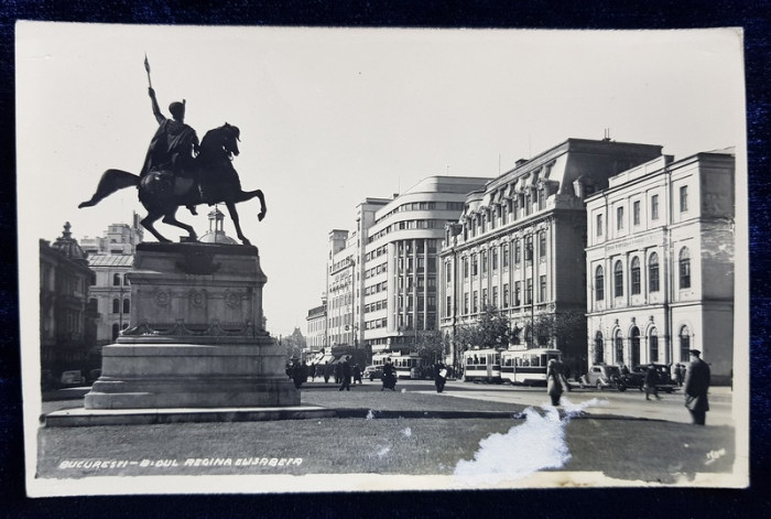 BUCURESTI , BULEVARDUL REGINA ELISABETA , CARTE POSTALA ILUSTRATA , MONOCROMA, NECIRCULATA , PERIOADA INTERBELICA , PREZINTA O EXFOLIERE IN PARTEA INF