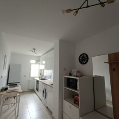 Apartament 2 camere, proaspat renovat, mobilat si utilat, 2 min metrou