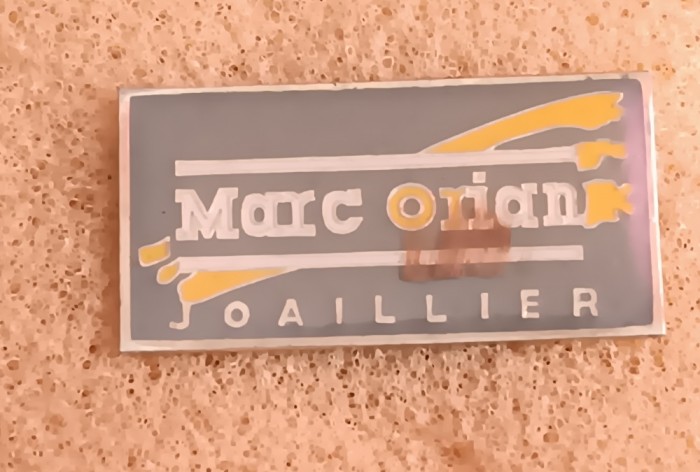 QW9 N7 80 - Insigna - tematica reclama - Marc orian - Franta