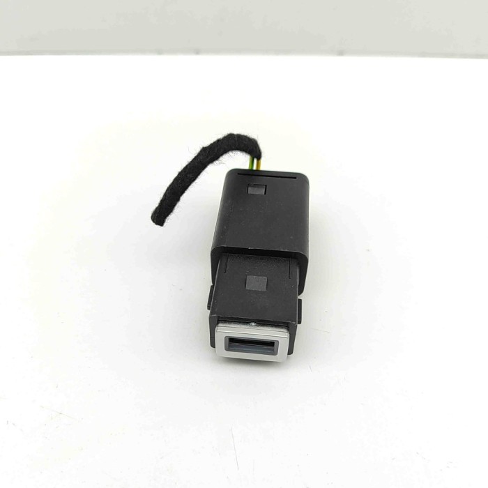 USB OPEL MOKKA 2024 OEM: 98217039DX,9824334377 | 30760362