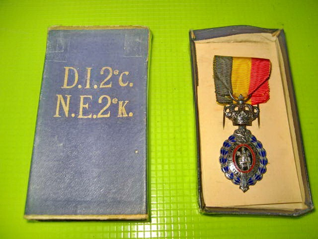 A65-Medalia Muncii Belgia in cutia originala alama emailata si argintata.