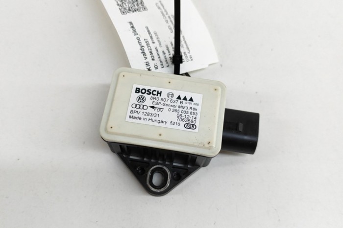 Senzor de accelerație AUDI A5 Cabrio 8F7 2015 OEM: 8R0907637B,0265005853 | 24623957