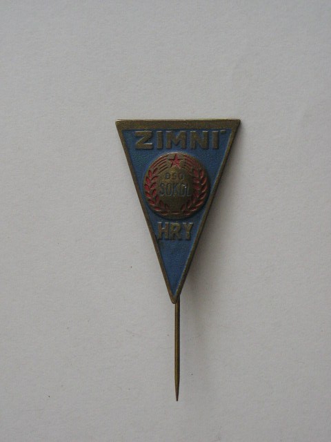QW9 N4 13 - insigna - comunism - inscriptia ZIMNI DSO SOKOL HRY