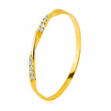 Inel din aur 585 - linie ondulată netedă &icirc;mpodobită cu zirconii strălucitoare transparente - Marime inel: 49