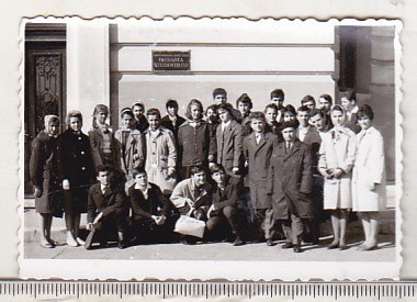 bnk foto - Iasi - Studenti la intrarea studentilor Universitatea Al I Cuza foto