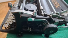 Masina de scris marca Continental, interbelica