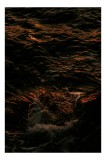 Tablou Canvas, "Lumina apusului peste valuri &icirc;ntunecate", Valuri, Apus, Reflexii, Apa, Lumină, &Icirc;ntuneric, Mișcare, Mistic, Nuanțe, Profunzime, 26 x 39