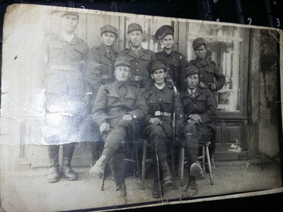 Fotografie veche grup de militari,sergenti,caporali,Amintiri din Militarie,T.GRA foto