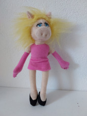 Jucarie personajul Miss Piggy din Muppets Show, plus, 15cm foto