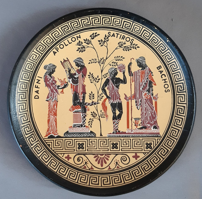 Farfurie ceramica decorativa, tema mitologia greaca - Apollo,Daphne,Bachus,satir