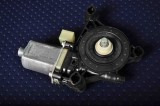 Motor macara geam ușă st&acirc;nga față VW GOLF VII 5G1, BQ1, BE1, BE2 2014 OEM: 5Q0959801B 2572667