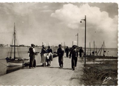 AD 1090 C. P. VECHE - QUIBERON -SUR LES QUAIS DE PORT-MARIA - FRANTA foto