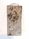 Placa ceramica decor artist made, hand made, pictata manual, bufnita pe o ramura de copac si flori, 18.5x 9x1cm