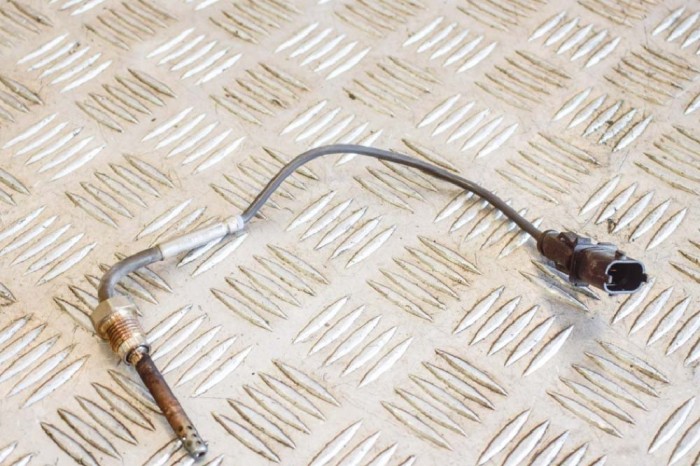 Senzor de temperatură CHEVROLET MALIBU V300 2014 OEM: 55566185 11294445