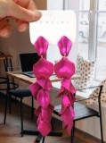 Cercei dama argintiu cu piatra cristal rosie si sistem tortita, eleganti, pentru tinute de zi sau seara