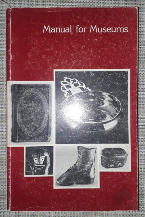 Ralph H. Lewis - Manual for Museums