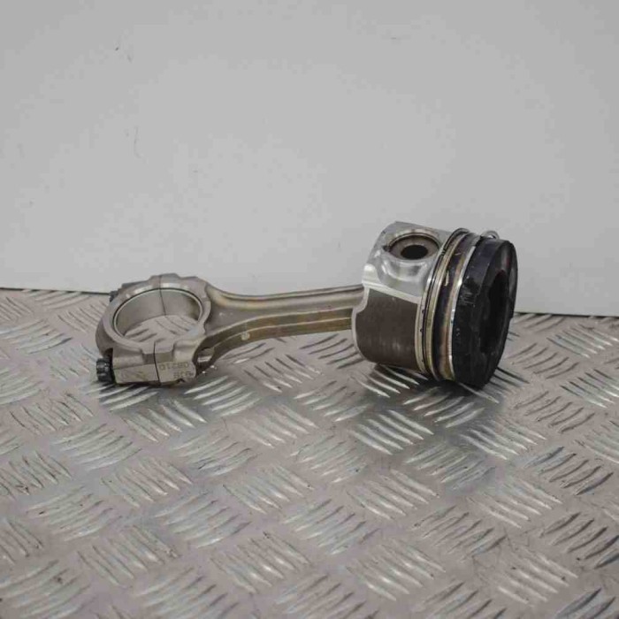 Piston TOYOTA AURIS _E15_ 2009 OEM: 13101-0R0318JB-08210